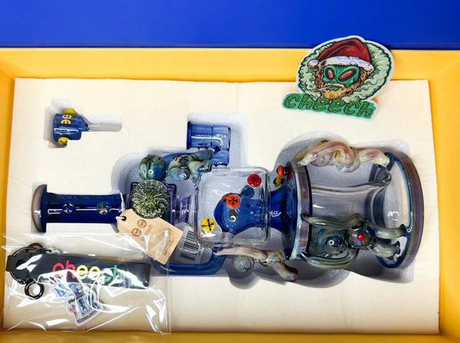 CHEECH ALIENS LIFTING THE KING (CHE-206)