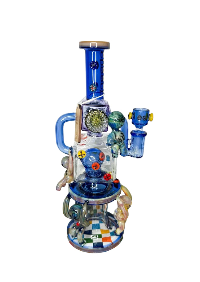 CHEECH ALIENS LIFTING THE KING (CHE-206)